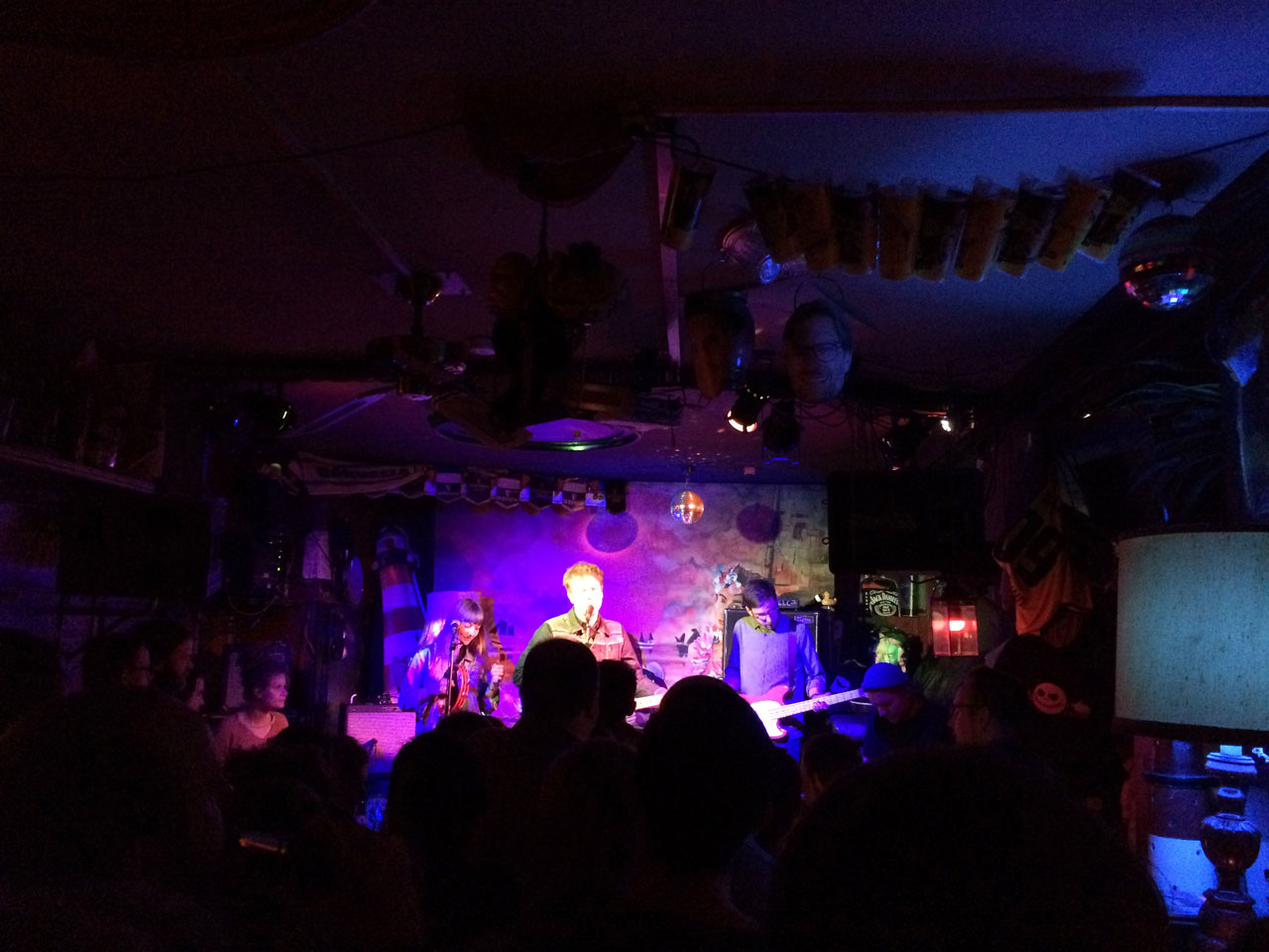 Viele junge und alte Bands treten hier auf, die Stimmung ist immer super.