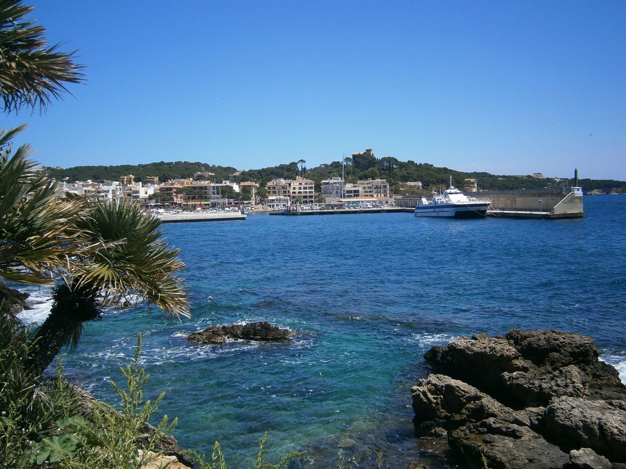 Der Hafen von Cala Rajada auf Mallorca.