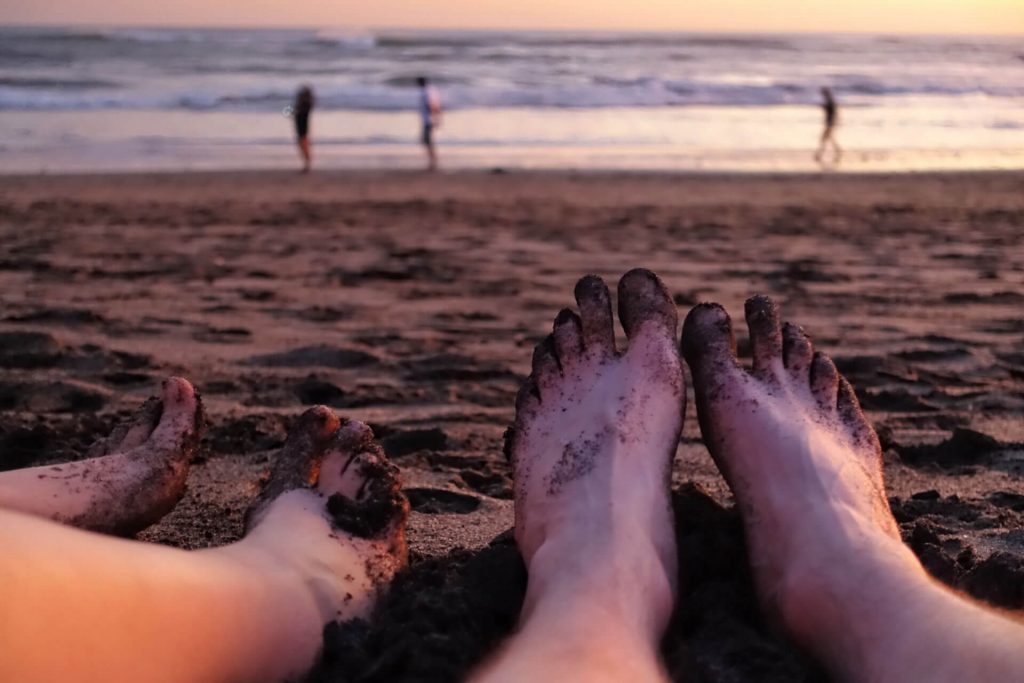 Füße im Sand -Canguu, Bali