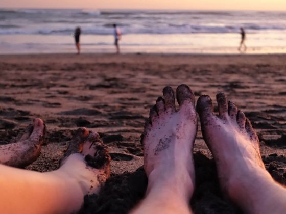 Füße im Sand -Canguu, Bali